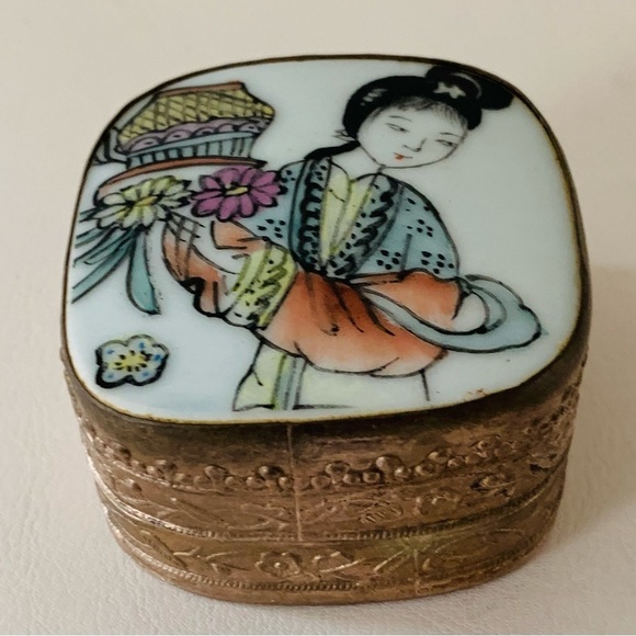 Other - Vintage Asian porcelain shard lid metal silver trinket box